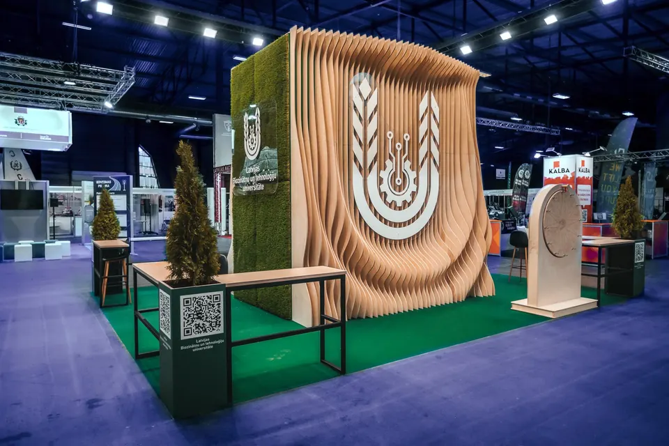 LBTU izstādes stends izstādē SKOLA 2023/2024 Ķīpsalā, Latvija 2023/2024. Izstāžu stenda dizains, ražošana un montāža, EVENT MORE