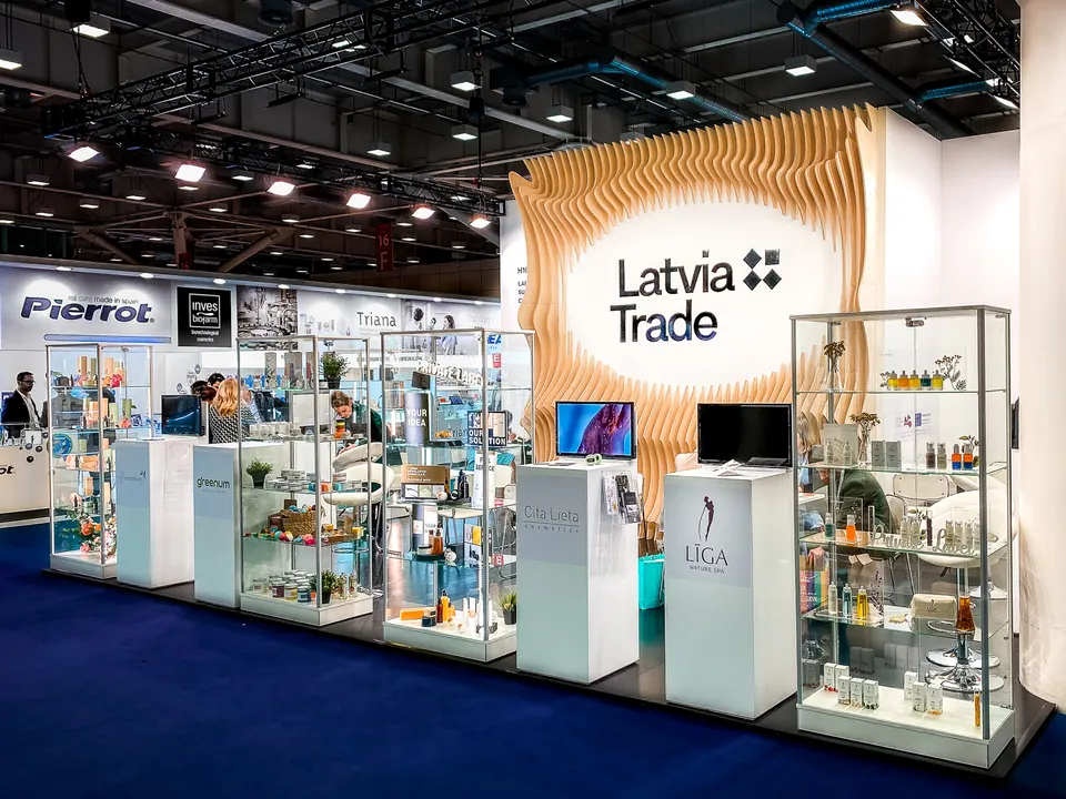 LIAA stends izstādē COSMOPROOF, Itālija 2023. Izstāžu stenda dizains, ražošana un montāža, EVENT MORE