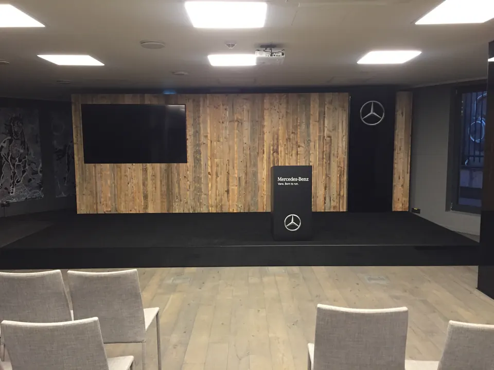 MERCEDES prezentācija, Latvija 2017. Dekorāciju un reklāmas objektu ražošana un montāža, EVENT MORE
