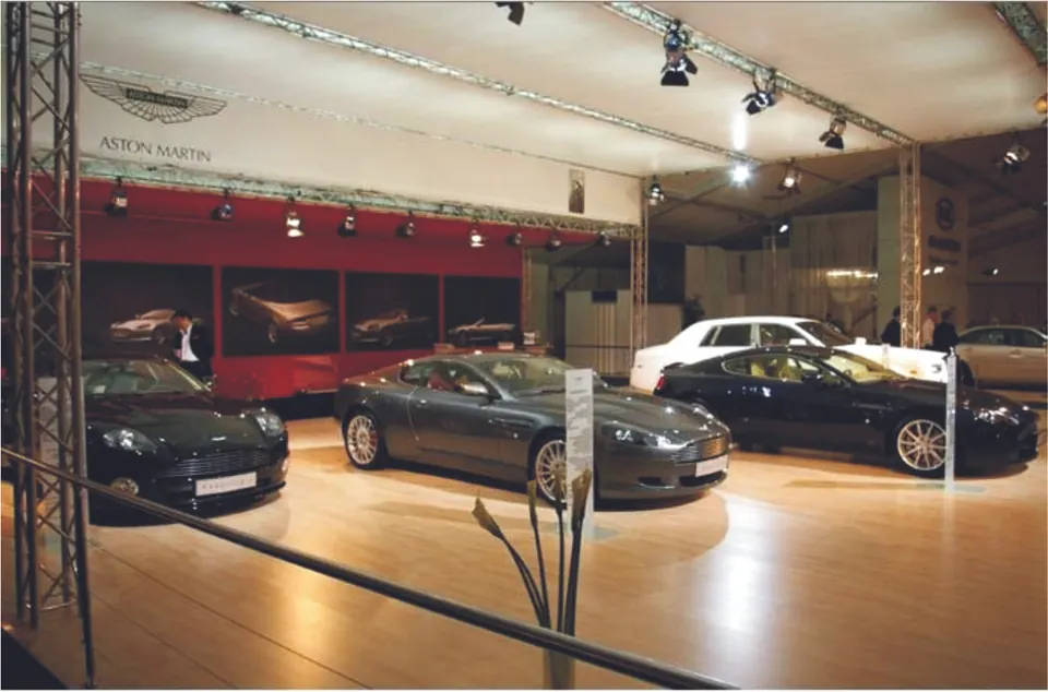 Rolls Royce / Maserati stends, Latvija 2014. Izstāžu stenda dizains, ražošana un montāža, EVENT MORE