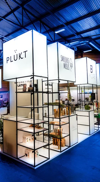 Izstāžu stends ar gaismas kubiem, ko izstrādāja un uzbūvēja EVENT MORE